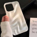 Funda trasera Pearl White Swirl para iPhone 12 diseño minimalista y moderno con efecto de ondas - Quierox - Tienda Online