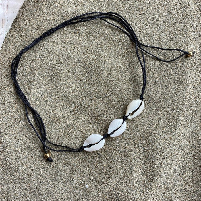 GARGANTILLA DE CONCHA con cordón negro tejido fuerte y ajustable y pequeñas cuentas decorativas - Quierox - Tienda Online