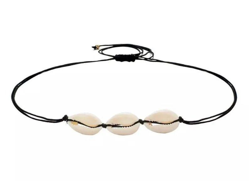 GARGANTILLA DE CONCHA con cordón negro tejido fuerte y ajustable y pequeñas cuentas decorativas - Quierox - Tienda Online