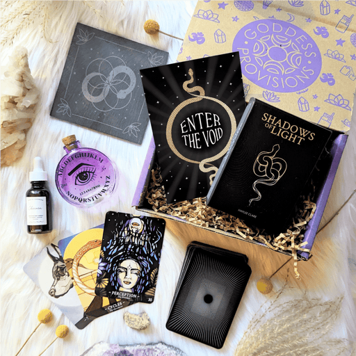 Goddess Provisions: Caja de suscripcion con el tema Sombra y luz para elevar la espiritualidad - Quierox - Tienda Online