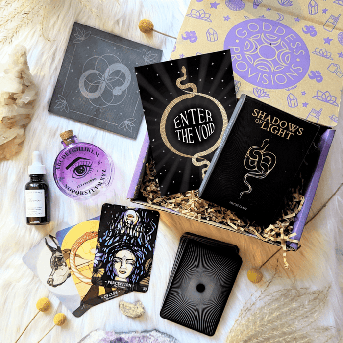 Goddess Provisions: Caja de suscripcion con el tema Sombra y luz para elevar la espiritualidad - Quierox - Tienda Online