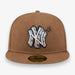 Gorra New Era NY Yankees ajustada con logo estampado marrón - Quierox - Tienda Online