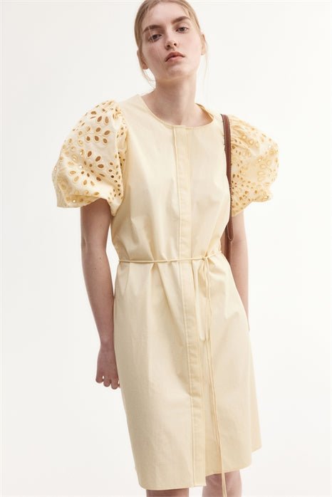 H&M Vestido con mangas bordadas en inglés - amarillo pálido - Quierox - Tienda Online
