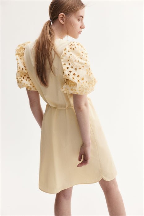 H&M Vestido con mangas bordadas en inglés - amarillo pálido - Quierox - Tienda Online