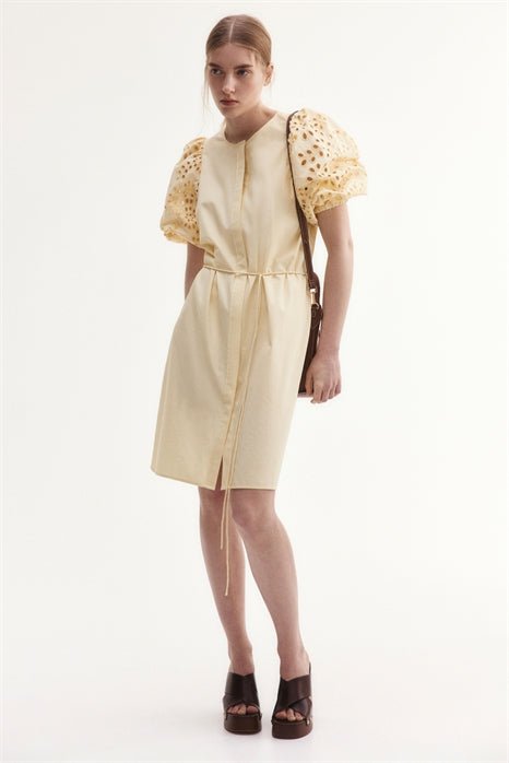 H&M Vestido con mangas bordadas en inglés - amarillo pálido - Quierox - Tienda Online