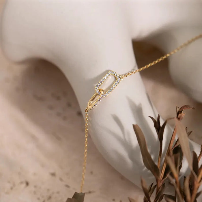 Collar entrelazado de colgante de eslabones ovalados de circonita