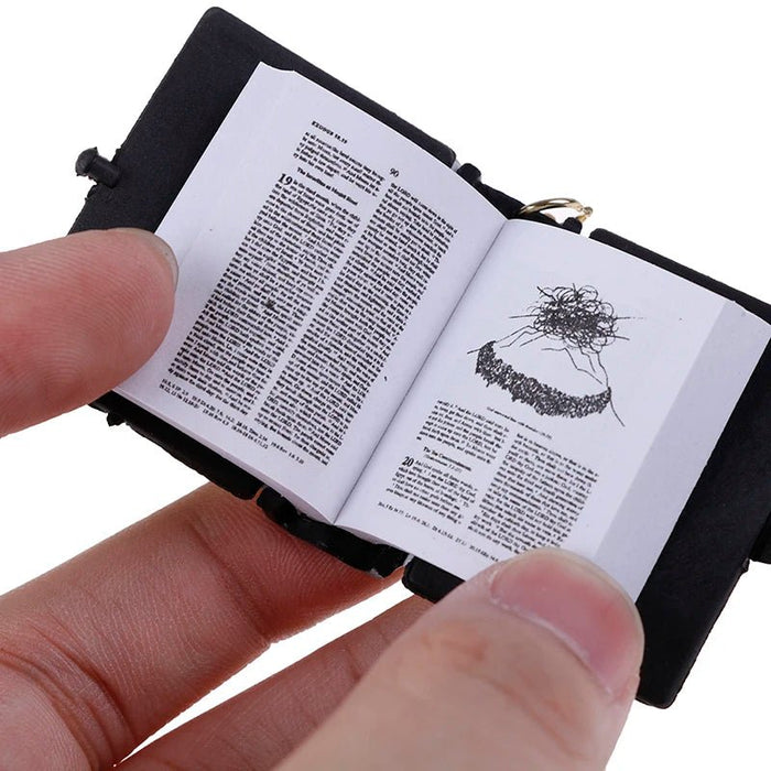 Llavero especial Mini Santa Biblia en inglés - Quierox - Tienda Online
