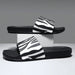 Pantuflas para unisex clásicas con patrón salvaje de cebra en blanco y negro cruzado - Quierox - Tienda Online