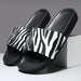 Pantuflas para unisex clásicas con patrón salvaje de cebra en blanco y negro cruzado - Quierox - Tienda Online