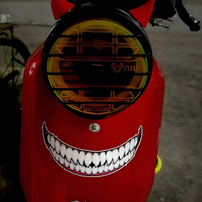 Pegatina reflectante con cara sonriente y colmillos para accesorios de motocicleta - Quierox - Tienda Online