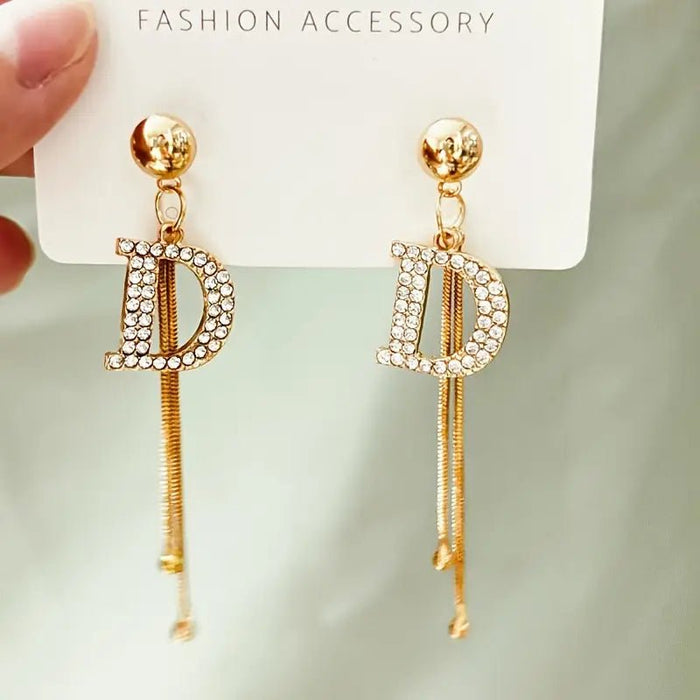 Pendientes aguja borlas largas sencillos elegantes con letra D - Quierox - Tienda Online