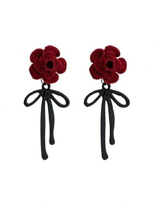 Pendientes con diseño de rosa y lazo 3D en color rojo vino con textura de terciopelo - Quierox - Tienda Online