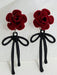 Pendientes con diseño de rosa y lazo 3D en color rojo vino con textura de terciopelo - Quierox - Tienda Online