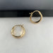 Pendientes de aro dorados con textura de metal pulido para mujer - Quierox - Tienda Online