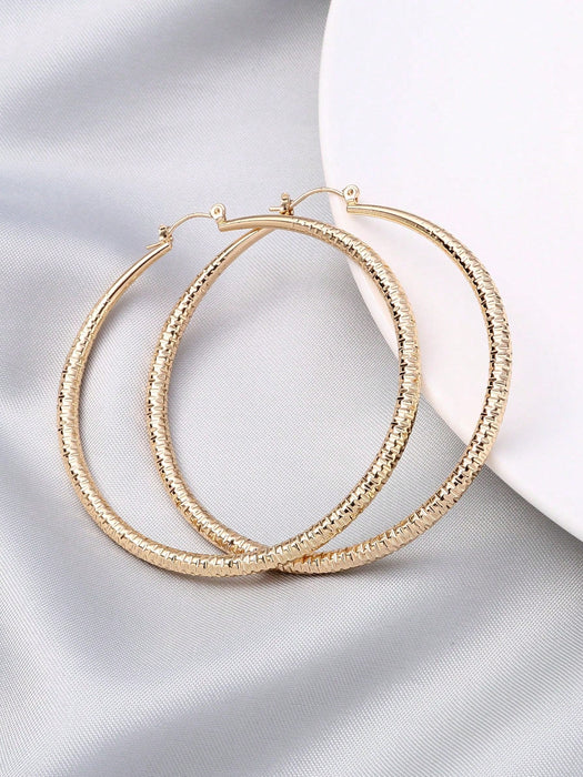 Pendientes de aro grandes con acabado chapado en oro, con patrón de puntos asimétricos - Quierox - Tienda Online