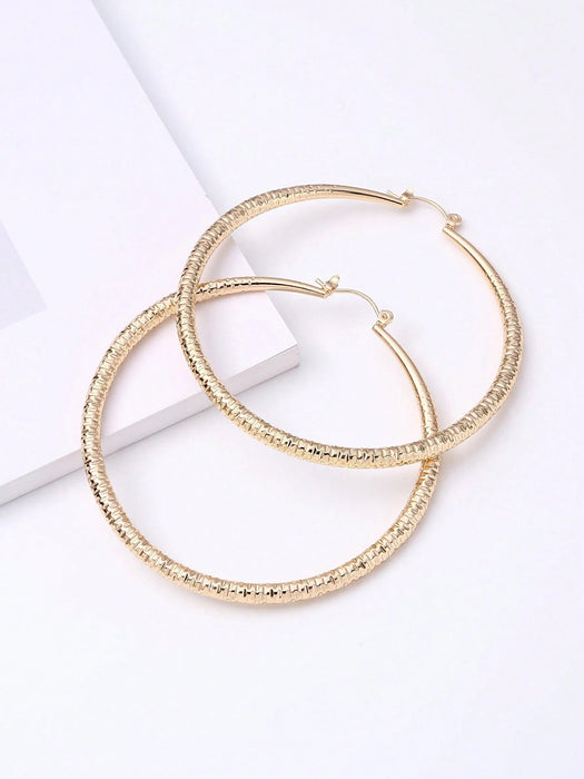 Pendientes de aro grandes con acabado chapado en oro, con patrón de puntos asimétricos - Quierox - Tienda Online