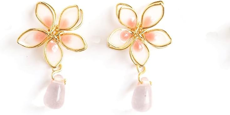 Pendientes de flores esmaltadas de inspiración Mori, con un exquisito diseño asimétrico - Quierox - Tienda Online