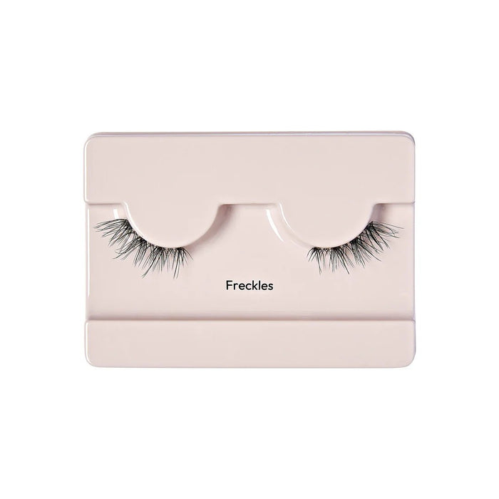Pestañas KISS Freckles - Quierox - Tienda Online