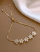 Pulsera ajustable con dije floral - Joyería elegante y minimalista para mujer - Quierox - Tienda Online
