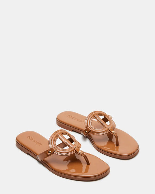 Sandalia de tiras Steve Madden, Patente de Kade Tan - Quierox - Tienda Online
