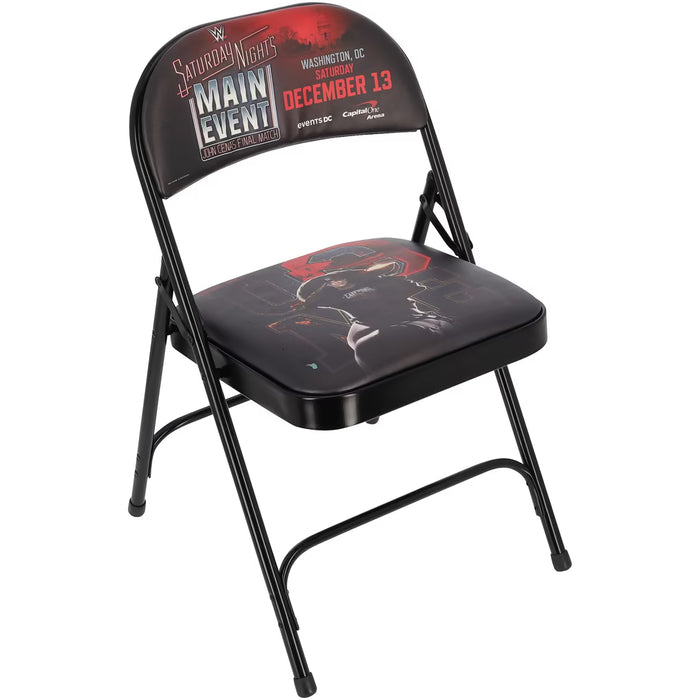 Silla conmemorativa del evento principal del sábado por la noche, utilizada en el último combate de John Cena el 13 de diciembre de 2025