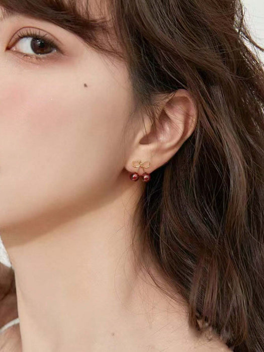 Shein 1 par de pendientes de botón pequeños con diseño de fruta fresca en color cereza/vino tinto - Quierox - Tienda Online