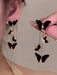Shein 1 par de pendientes elegantes de borlas largas con mariposa negra, versátiles para el uso diario - Quierox - Tienda Online