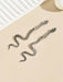 Shein 1 par de pendientes únicos con textura de serpiente minimalistas, delicados y creativos - Quierox - Tienda Online