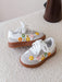 SHEIN 1 par de zapatos deportivos con decoración de flores para niñas - Quierox - Tienda Online