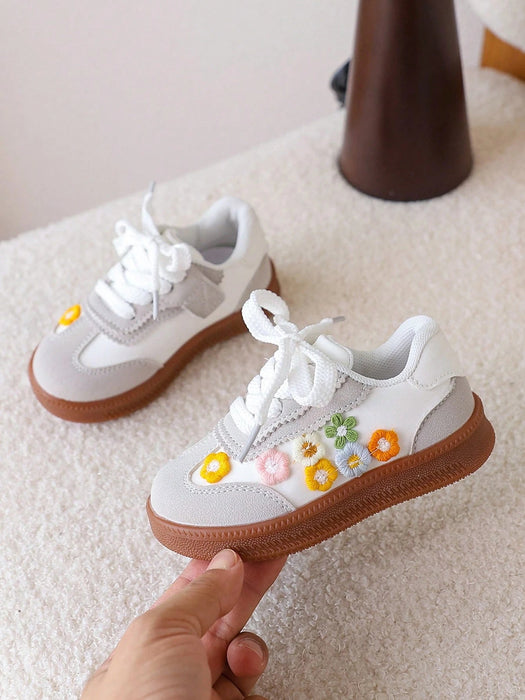 SHEIN 1 par de zapatos deportivos con decoración de flores para niñas - Quierox - Tienda Online