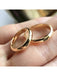 Shein 1 pc Anillo de compromiso sencillos y elegantes de acero inoxidable, anillo liso sin piedras para uso diario y bodas - Quierox - Tienda Online