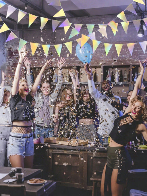 SHEIN 3 piezas Decoraciones de fiesta iridiscentes Banderín de triángulo - Quierox - Tienda Online