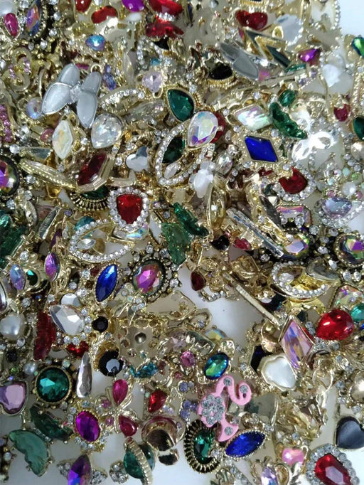 Shein 50 piezas de decoraciones de aleación para uñas de estilos y colores variados - Quierox - Tienda Online