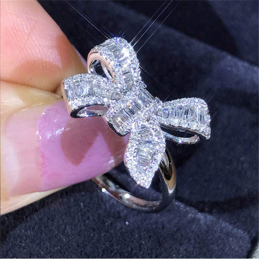 SHEIN Anillo con diseño de lazo y corte en escalera con rhinestones - Quierox - Tienda Online