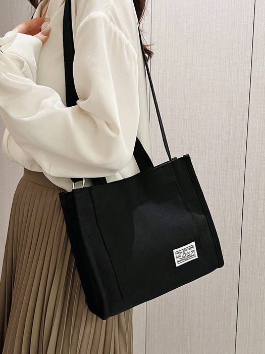 SHEIN Bolsa cuadrada con parche de letra casual negro - Quierox - Tienda Online