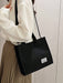SHEIN Bolsa cuadrada con parche de letra casual negro - Quierox - Tienda Online