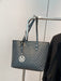 SHEIN Bolso de hombro totalmente impreso, impresión de letras retro de gran capacidad - Quierox - Tienda Online