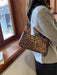 Shein Bolso de mano con estampado de leopardo minimalista para el brazo - Quierox - Tienda Online