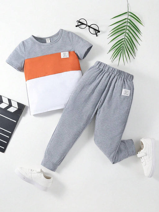 SHEIN Camiseta color block con parche de letra para niño joven con pantalones deportivos - Quierox - Tienda Online