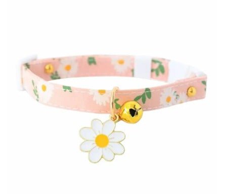 SHEIN Collar con cascabel para gato rosa ajustable con un bonito estampado de flores blancas - Quierox - Tienda Online