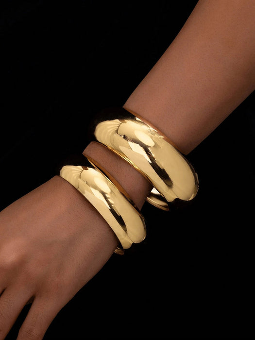 SHEIN Conjunto de 2 pulseras anchas de metal texturizado, estilo retro, clásico - Quierox - Tienda Online