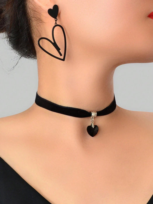 Shein Conjunto de joyería de 3 piezas: Collar gargantilla de terciopelo negro con colgante de corazón retro, aretes colgantes de corazón - Quierox - Tienda Online