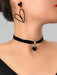 Shein Conjunto de joyería de 3 piezas: Collar gargantilla de terciopelo negro con colgante de corazón retro, aretes colgantes de corazón - Quierox - Tienda Online