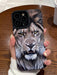 Shein Cover de teléfono de poliuretano termoplástico con estampado de león - Quierox - Tienda Online