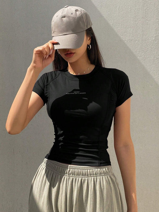 SHEIN DAZY Camiseta de manga corta ajustada y deportiva para mujer - Quierox - Tienda Online