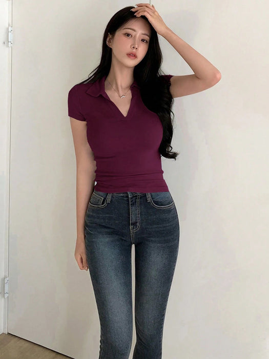 SHEIN DAZY Camiseta de manga corta con cuello en V y solapa de color liso para mujer - Quierox - Tienda Online
