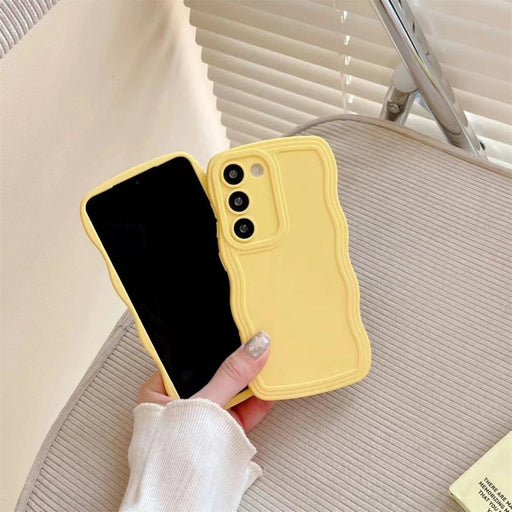 SHEIN Funda de teléfono mostaza amarilla grande y simple con olas anticaídas - Quierox - Tienda Online