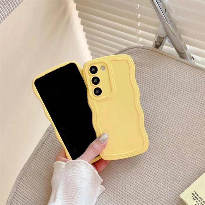 SHEIN Funda de teléfono mostaza amarilla grande y simple con olas anticaídas - Quierox - Tienda Online
