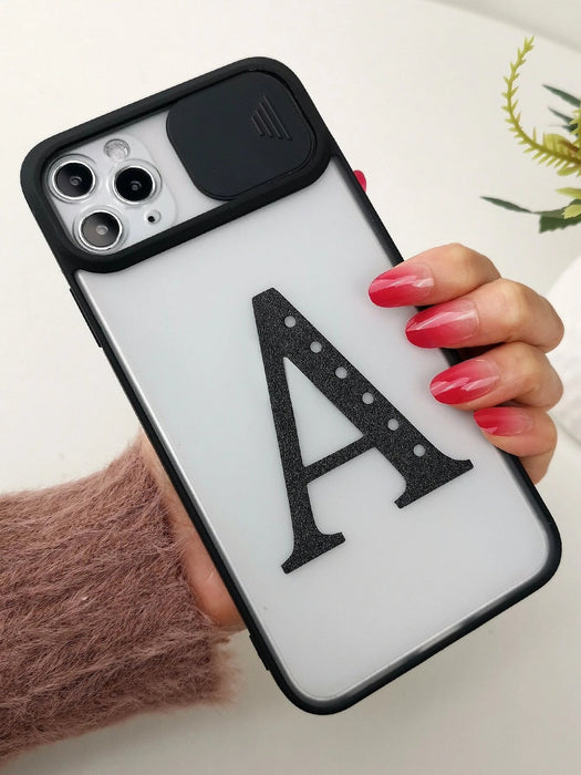 Shein Funda para teléfono con diseño de letra M y cubierta deslizante para cámara - Quierox - Tienda Online