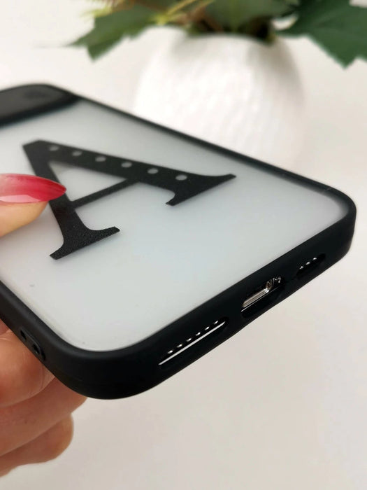 Shein Funda para teléfono con diseño de letra M y cubierta deslizante para cámara - Quierox - Tienda Online